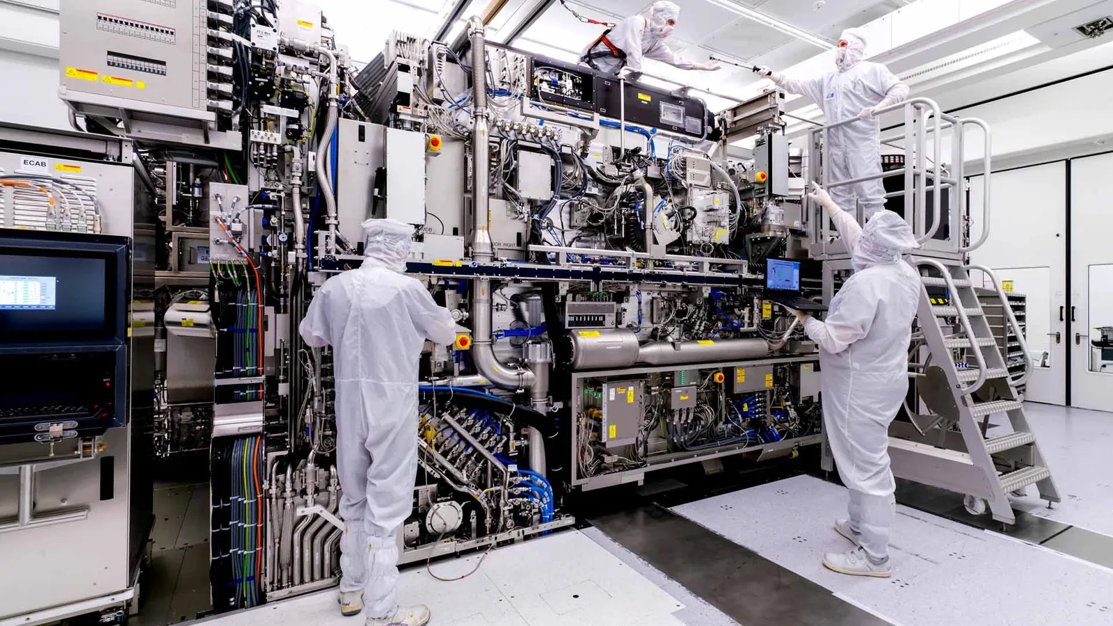 Máy in lithography EUV của ASML - tiêu chuẩn vàng cho sản xuất chip tiên tiến