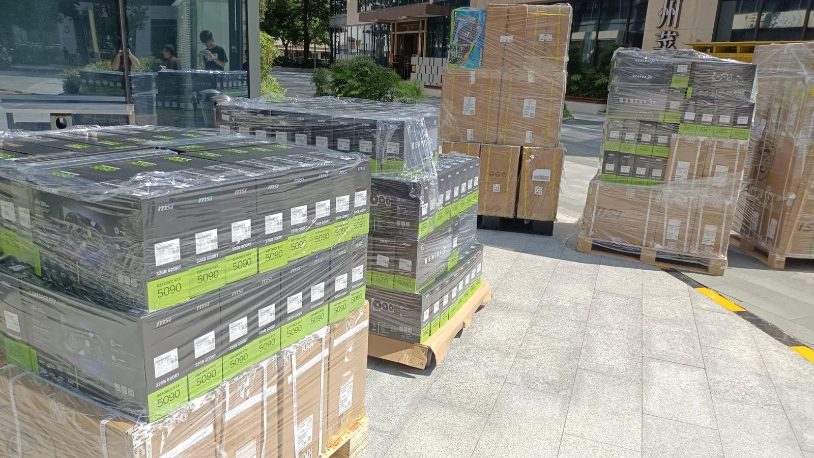 Lô hàng GPU RTX 5090 trị giá 470.000 USD biến mất tại sân bay Brazil