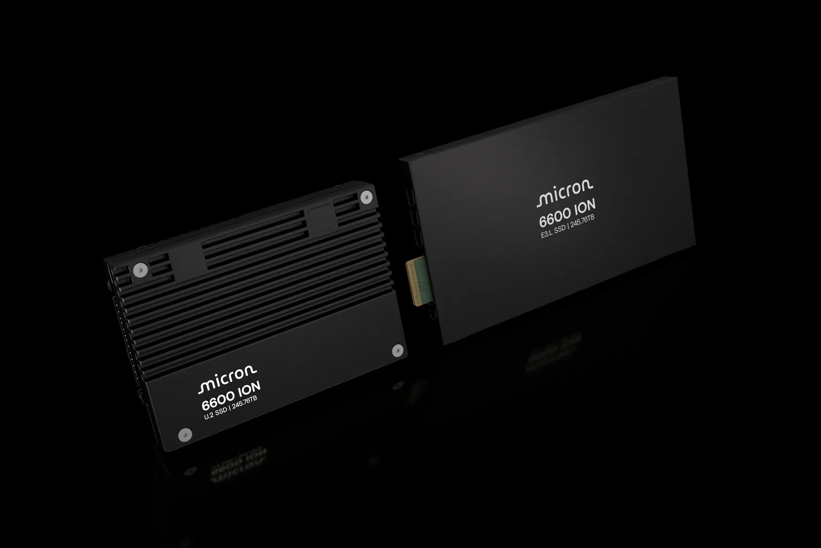 Hình ảnh minh họa về công nghệ lưu trữ SSD dung lượng cao và các chuẩn kết nối hiện đại trong trung tâm dữ liệu