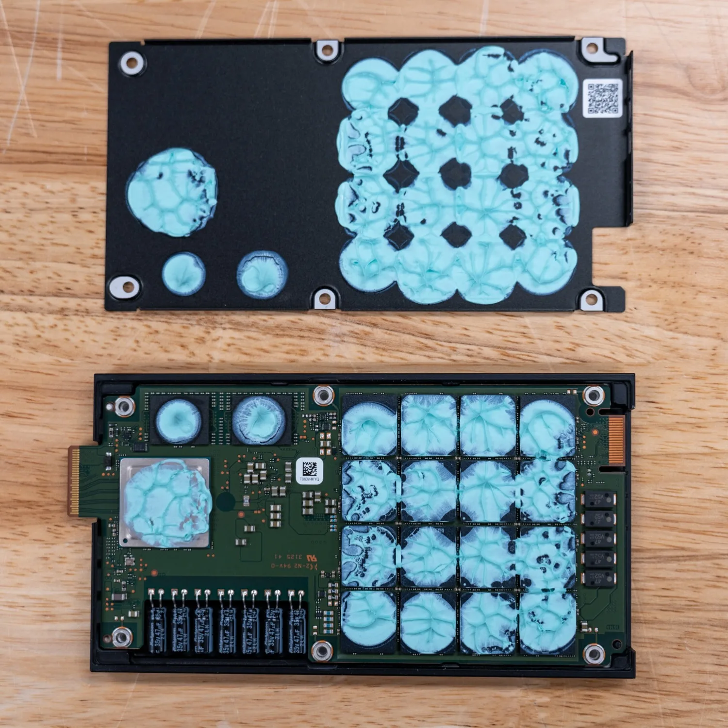 Sơ đồ minh họa về các loại NAND Flash (QLC, TLC) và chiến lược phân tầng dữ liệu trong trung tâm dữ liệu