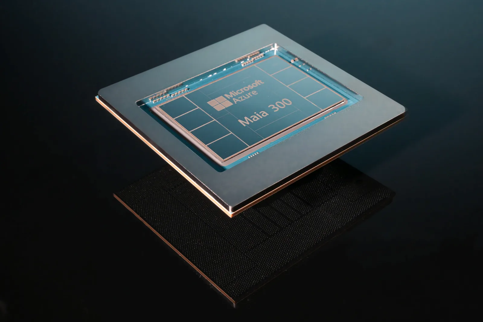 Ảnh render chính thức của chip Microsoft Maia 300 từ trang tin công bố của hãng